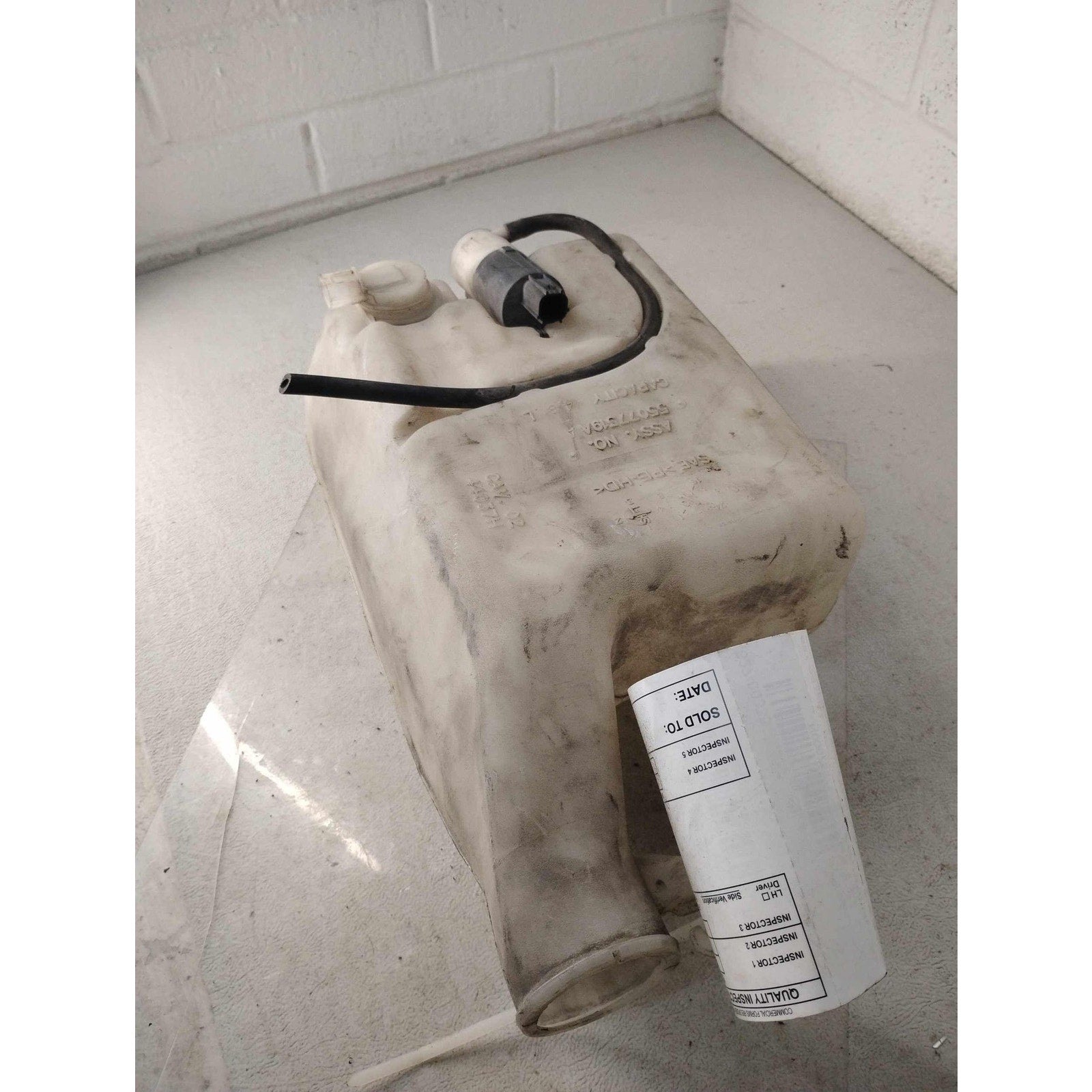 00 01 02 DODGE PICKUP 1500 Washer Bottle