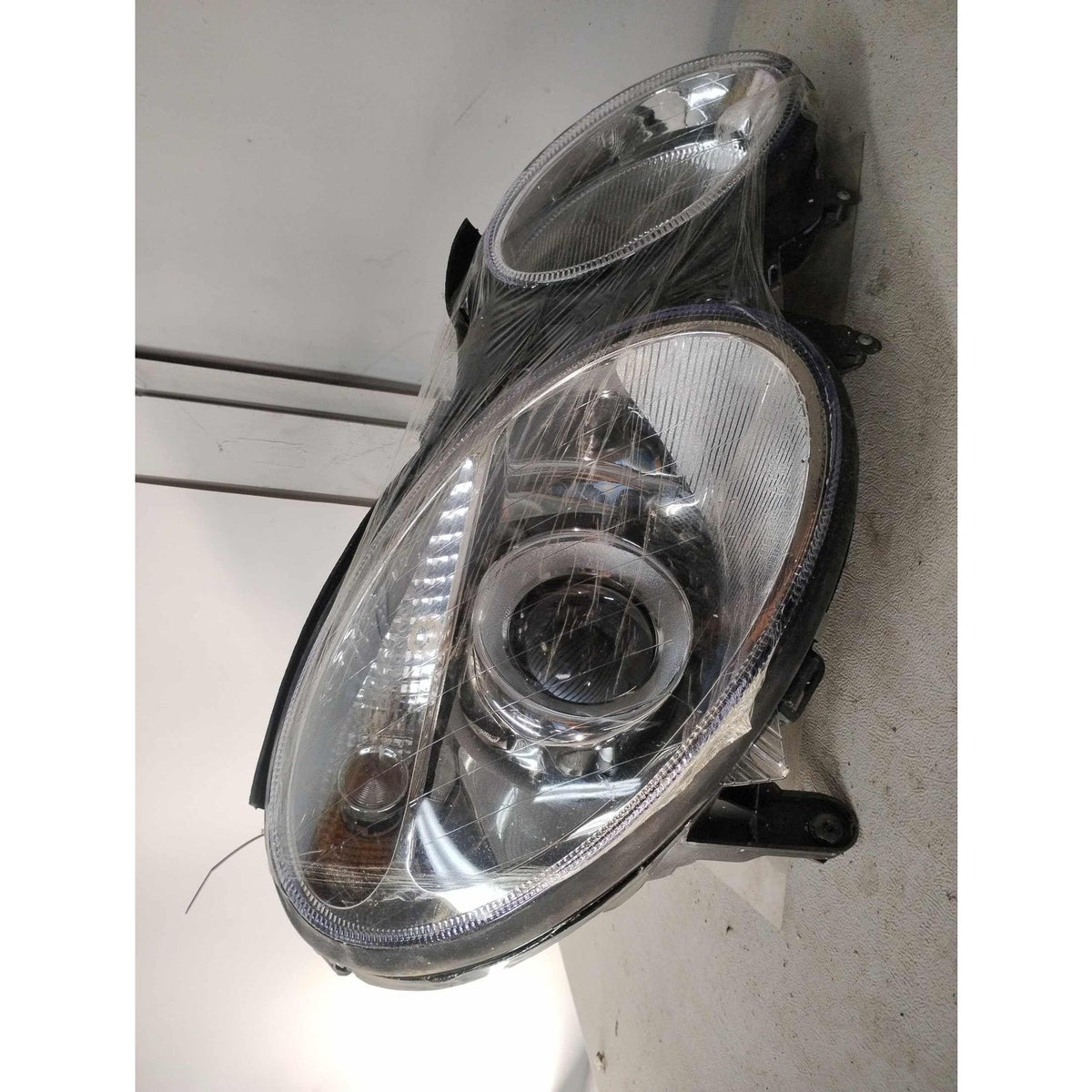 Used Headlamp Assembly MERCEDES E-CLASS Right 03 04 05 06 - photo 1