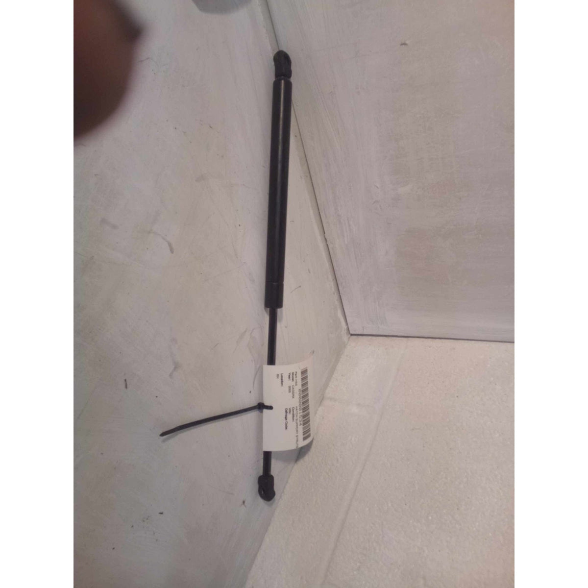 Used Hatch Support Struts CADILLAC SRX 05 - photo 1