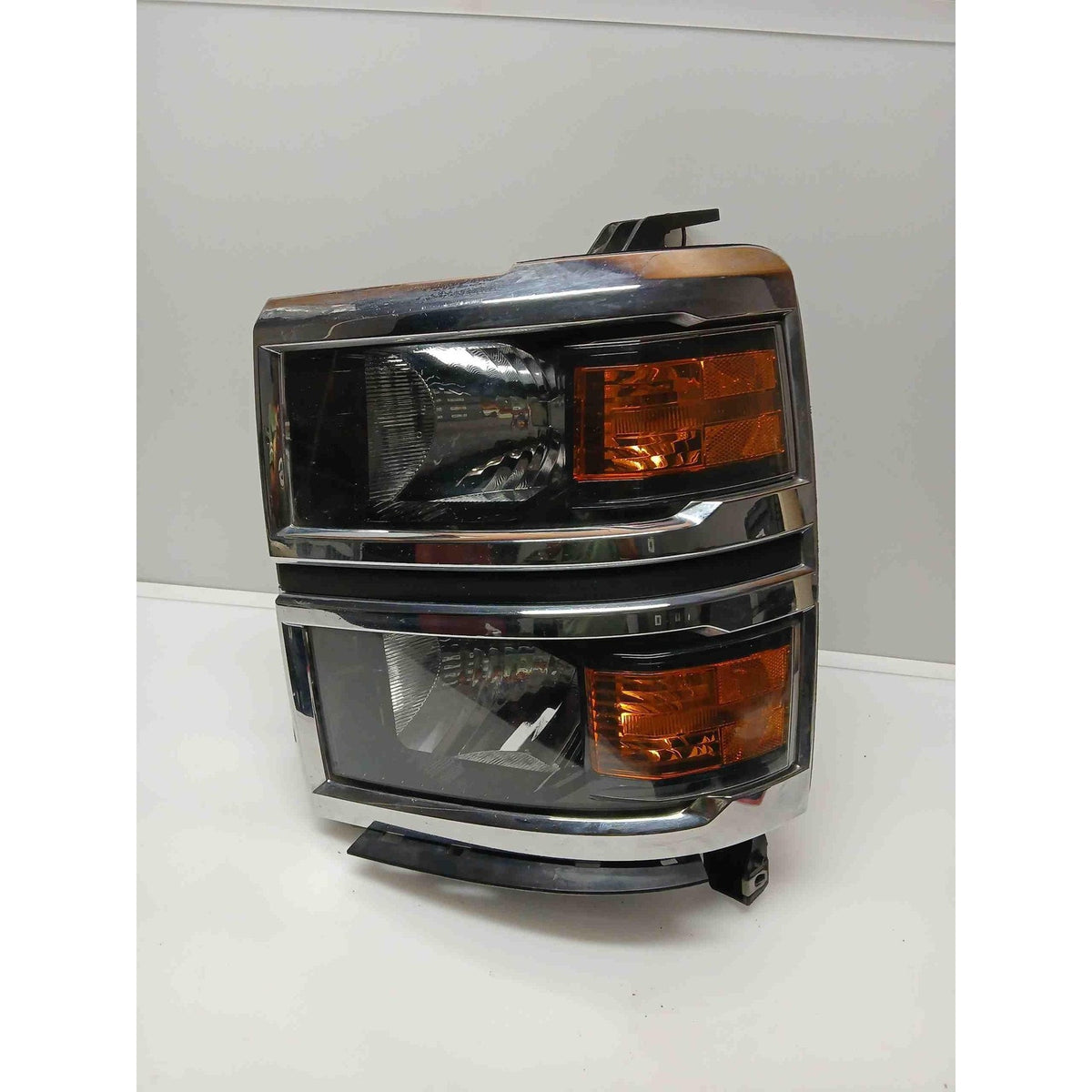Used Headlamp Assembly CHEVY SILVERADO 1500 Right 14 15 - photo 1