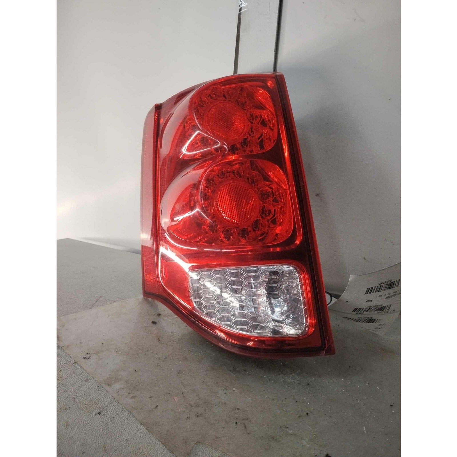 Tail Light Assembly DODGE CARAVAN Right 11-20 See Pics for Imperfections