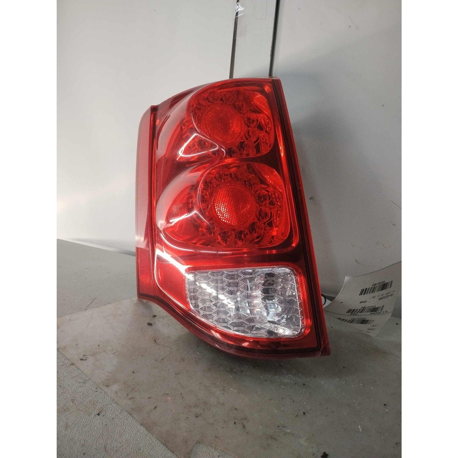 Tail Light Assembly DODGE CARAVAN Right 11-20 See Pics for Imperfections