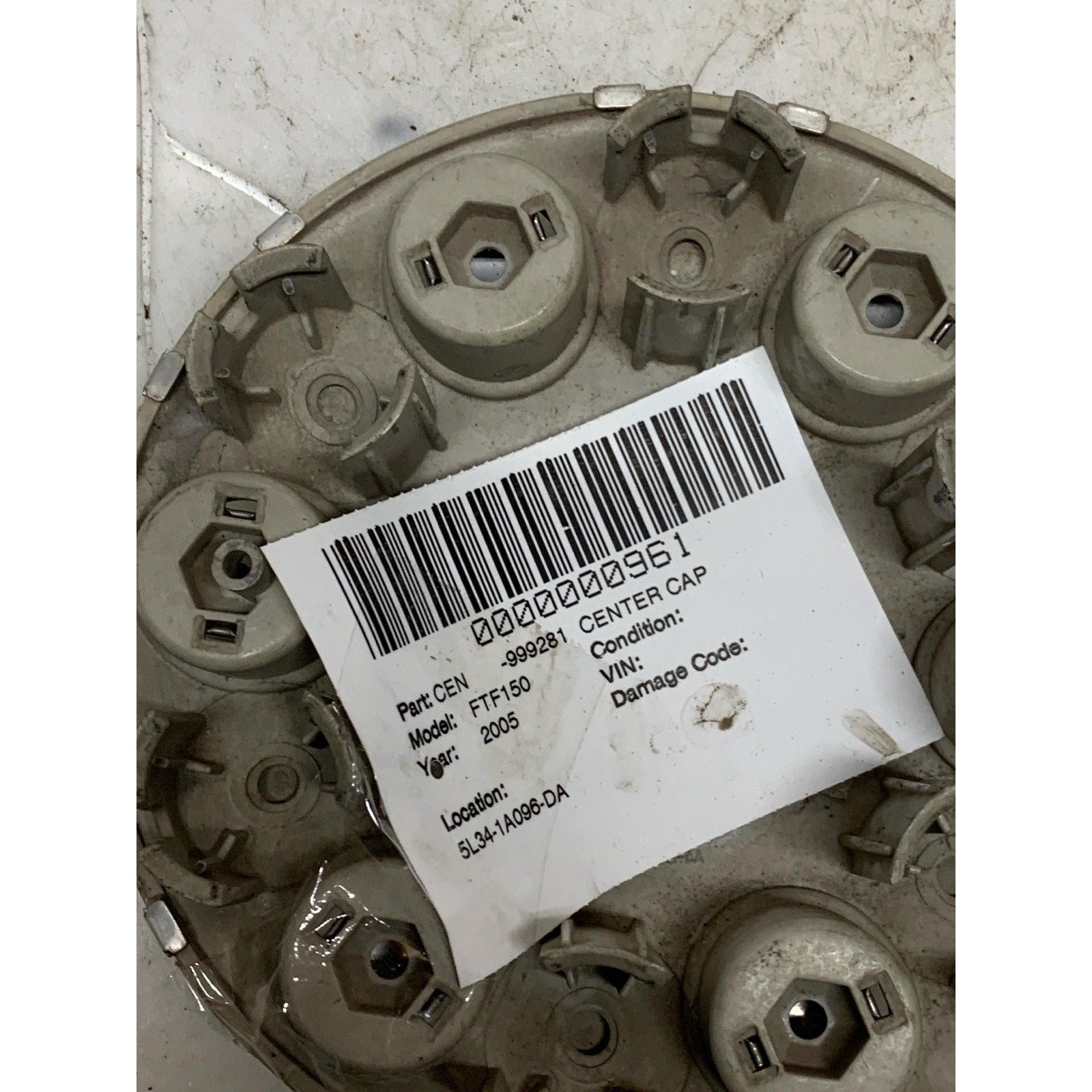 Center Cap FORD PICKUP F150 05 See Pics for Imperfections