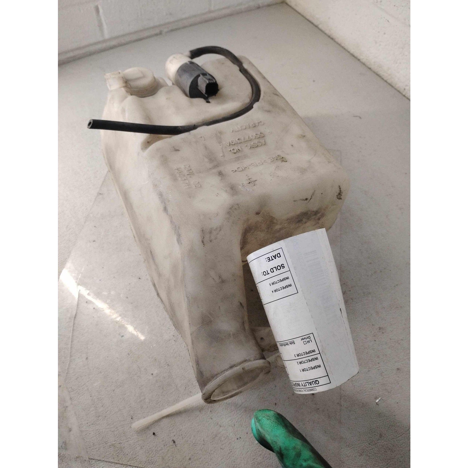 00 01 02 DODGE PICKUP 1500 Washer Bottle