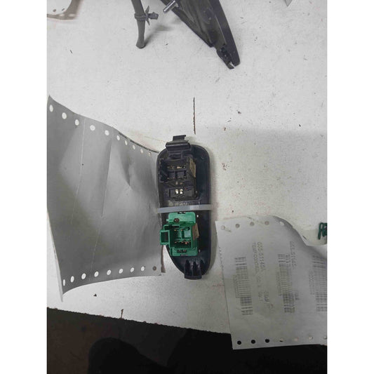 Used Door Switch Front PONTIAC GRAND PRIX 00 - photo 1