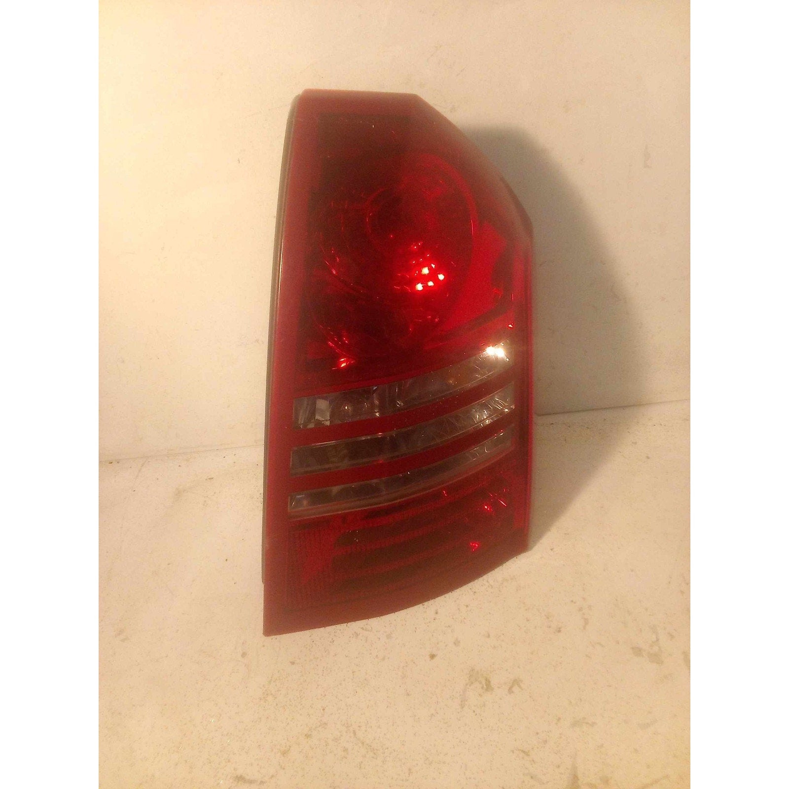 Tail Light Assembly CHRYSLER 300 Right 05 06 07 See Pics