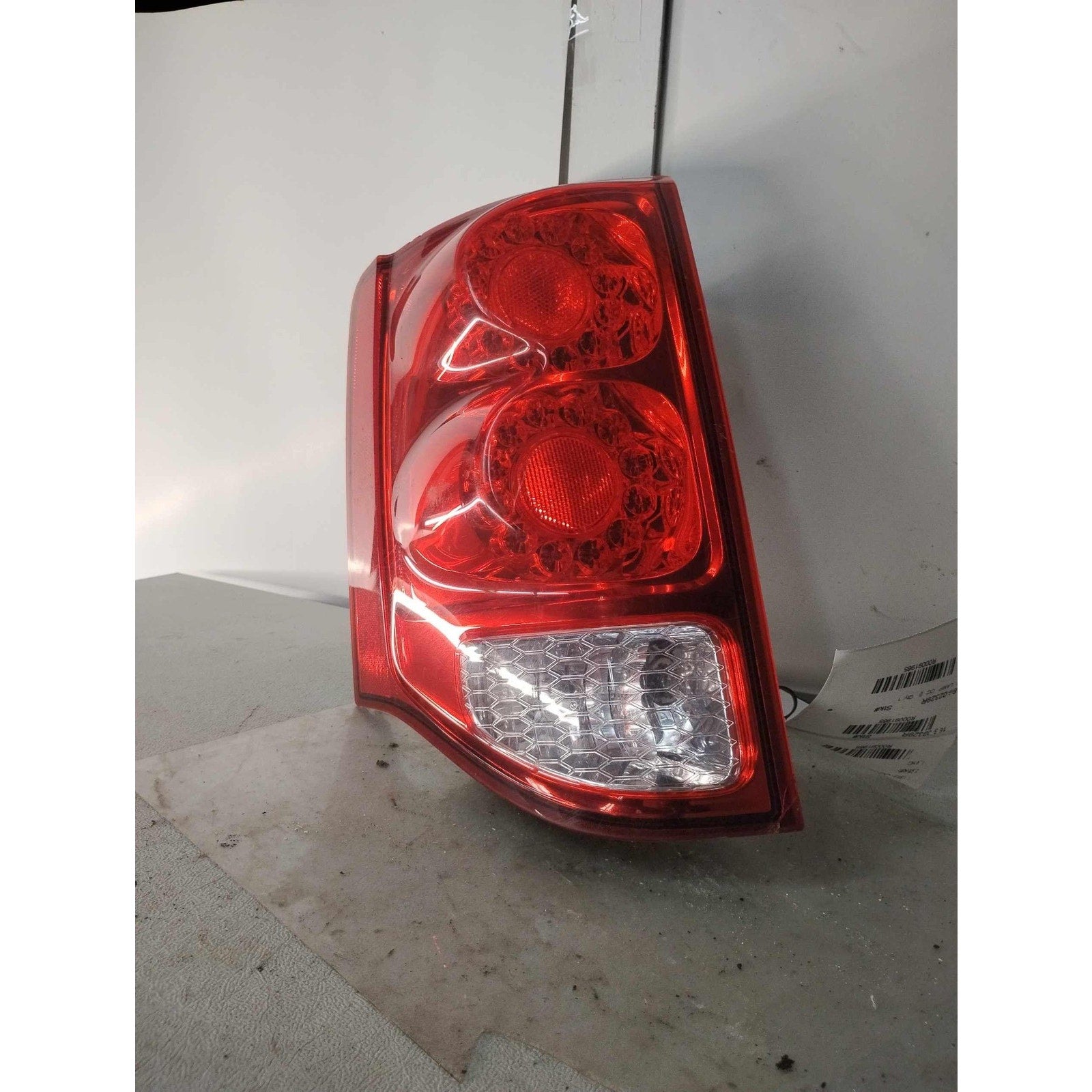Tail Light Assembly DODGE CARAVAN Right 11-20 See Pics for Imperfections