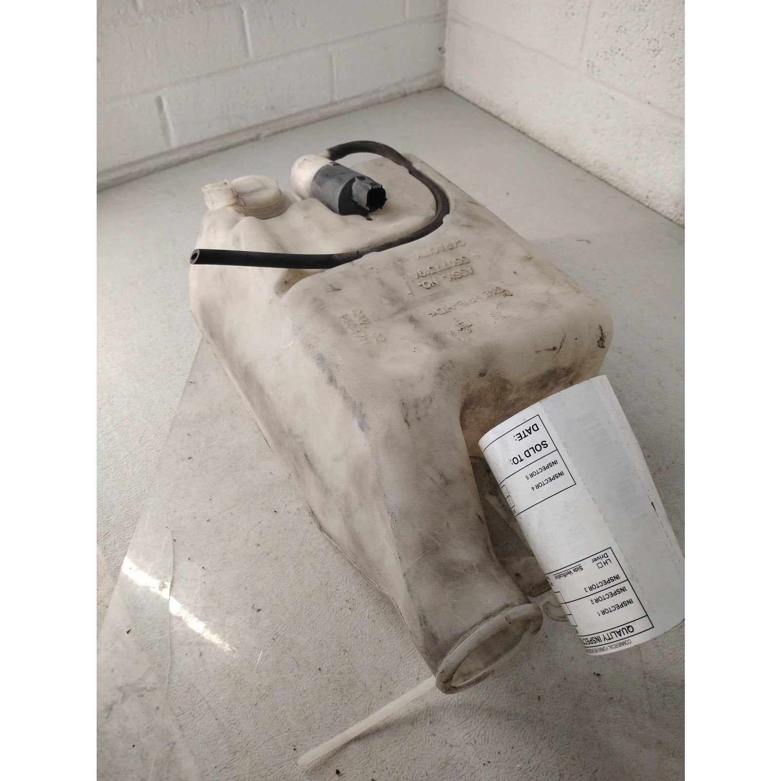 00 01 02 DODGE PICKUP 1500 Washer Bottle