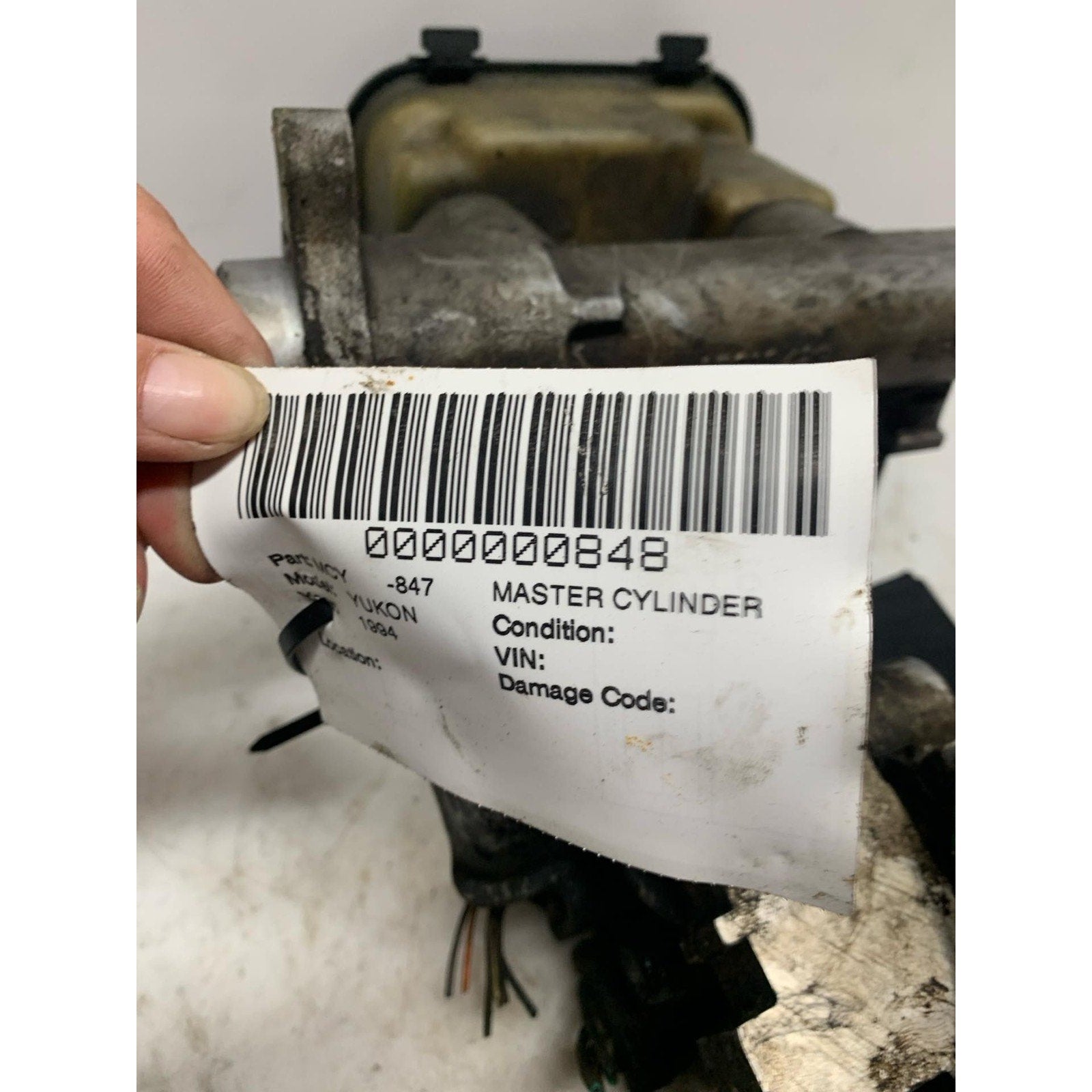 Master Cylinder GMC YUKON 92 93 94