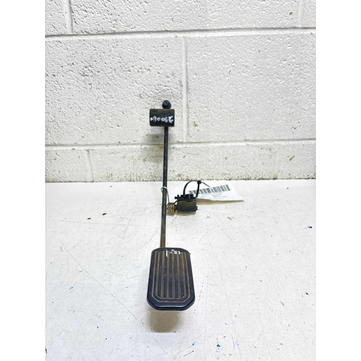Used Gas Pedal TOYOTA CAMRY 98 - photo 1