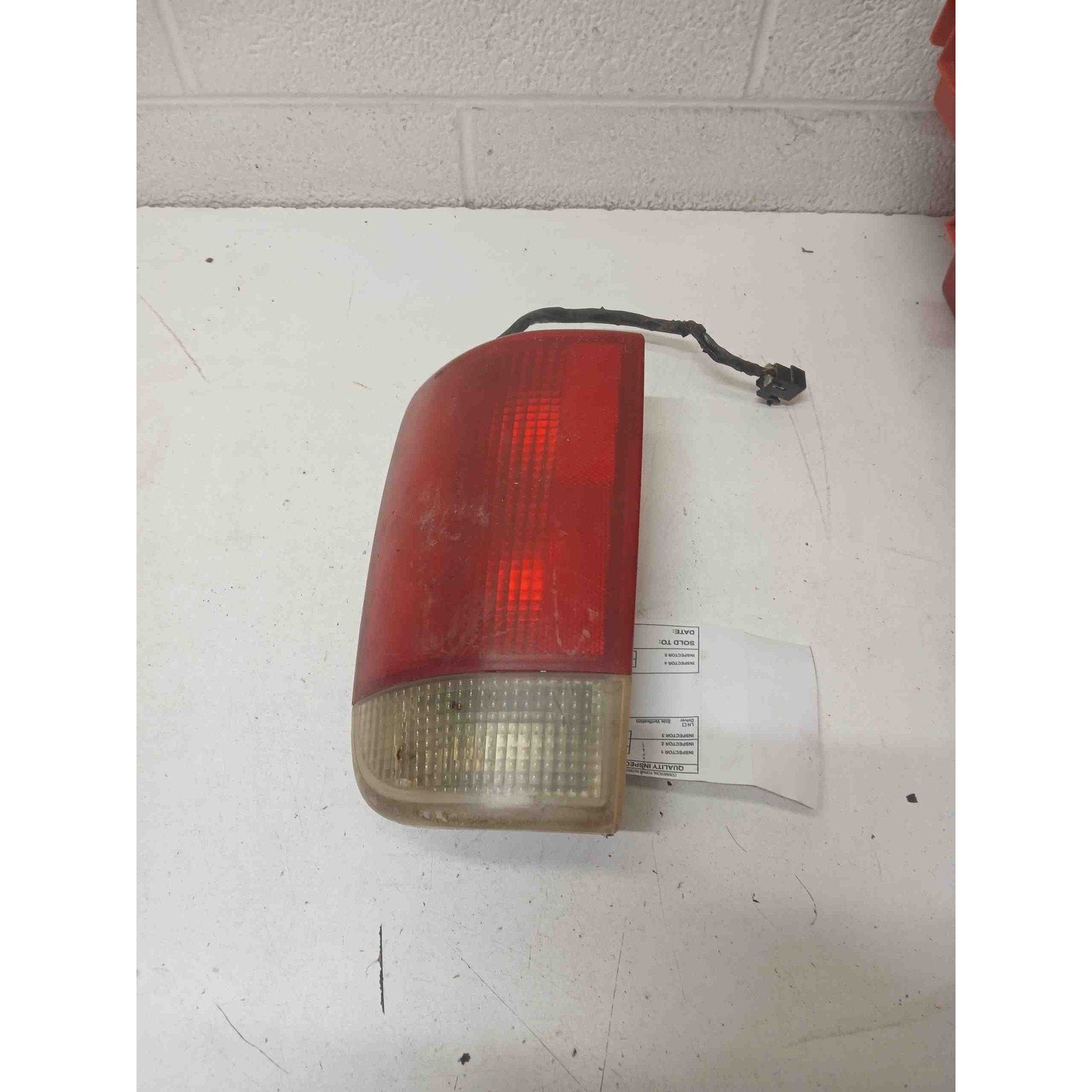 Tail Light Assembly BLAZER S10/JIMMY S15 Left 95-05 See Pics for Imperfections