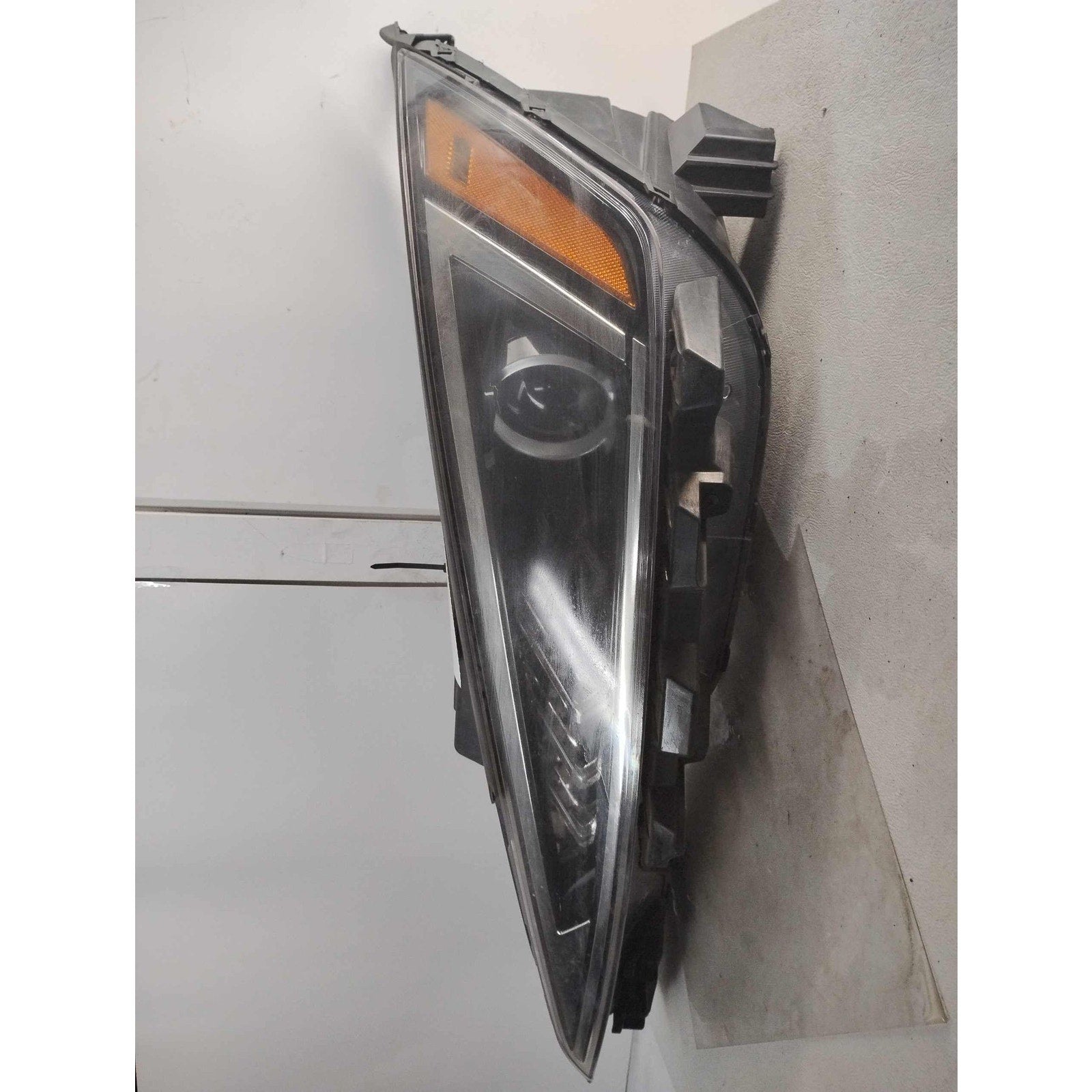 Headlamp Assembly CADILLAC ATS Left 15 16 17 18 19 See Pics Below Imperfections