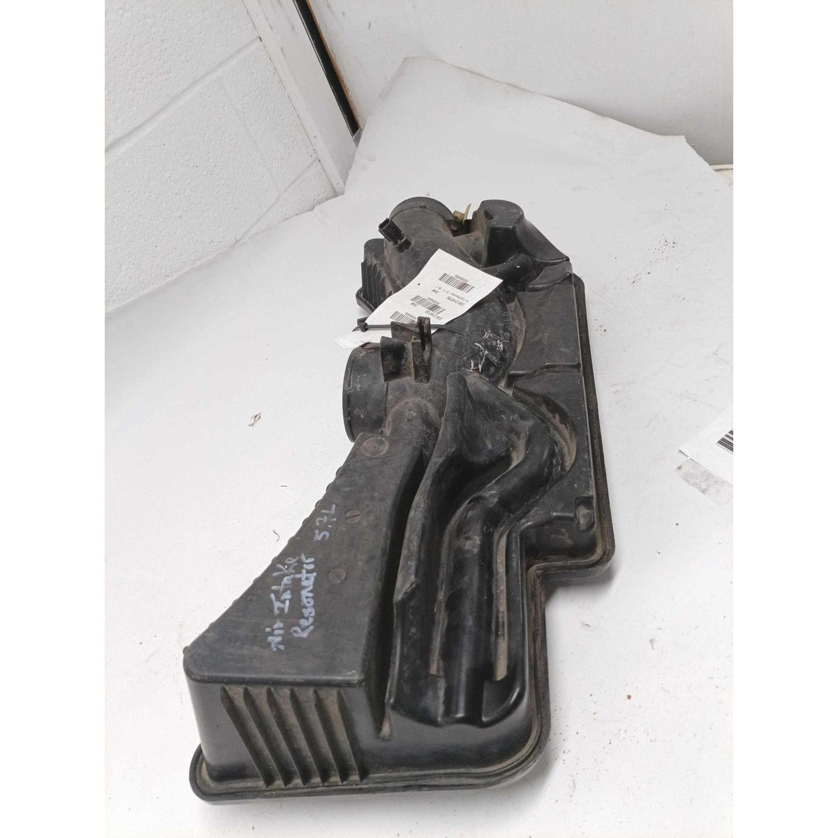 Air Intake Tube/resonator JEEP COMMANDER 06