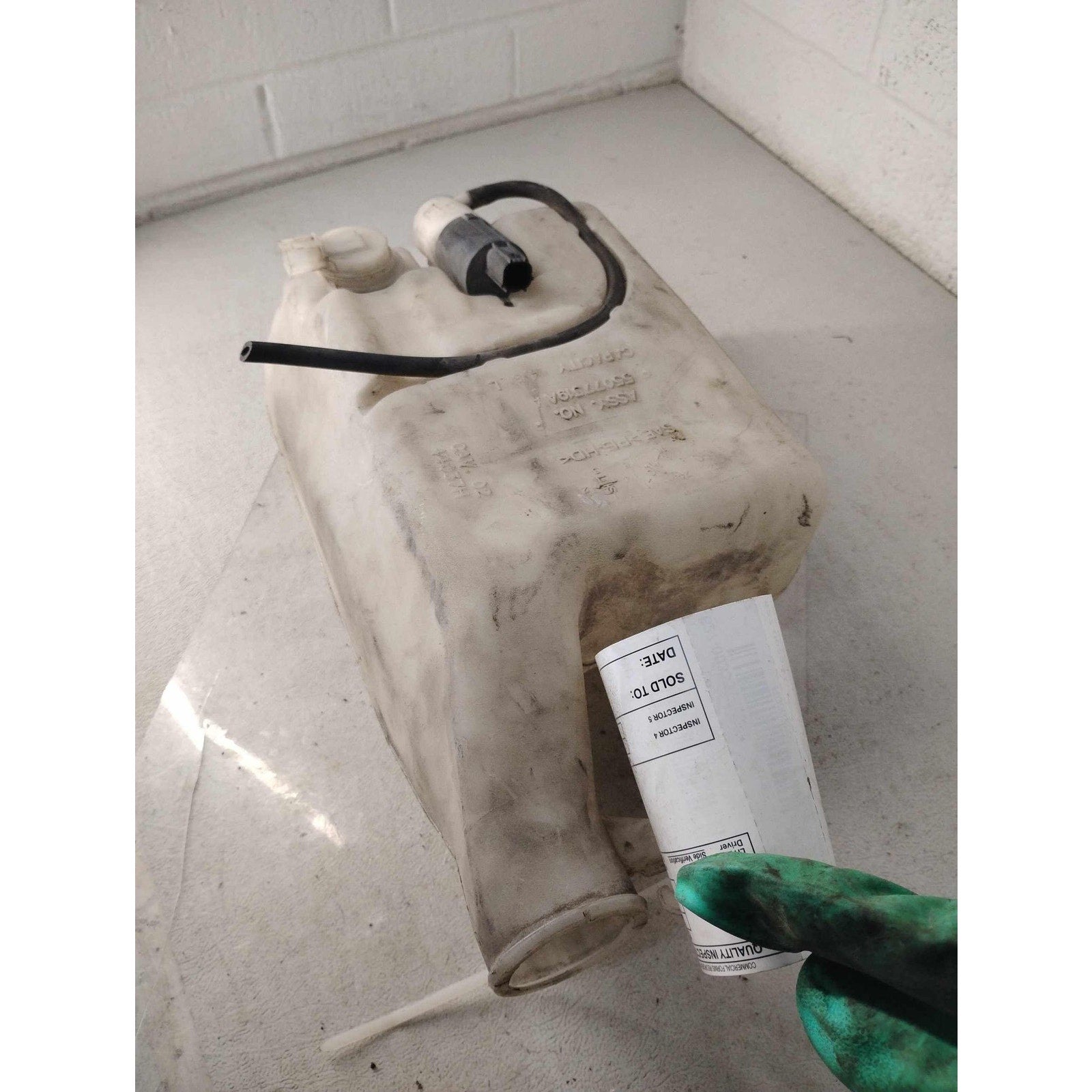 00 01 02 DODGE PICKUP 1500 Washer Bottle