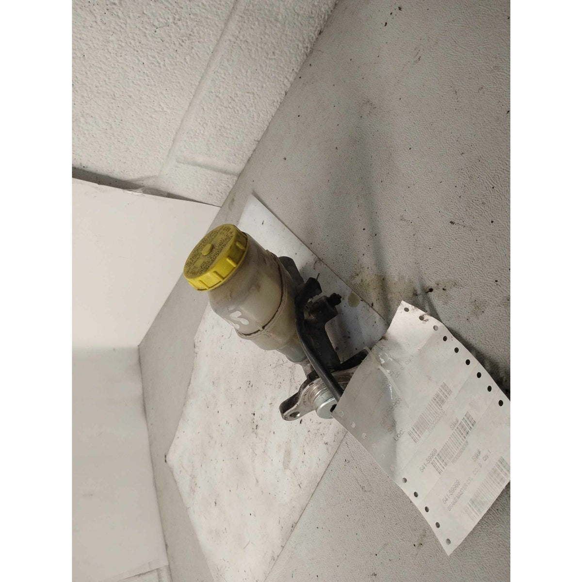 Used Master Cylinder INFINITI I35 04 - photo 1