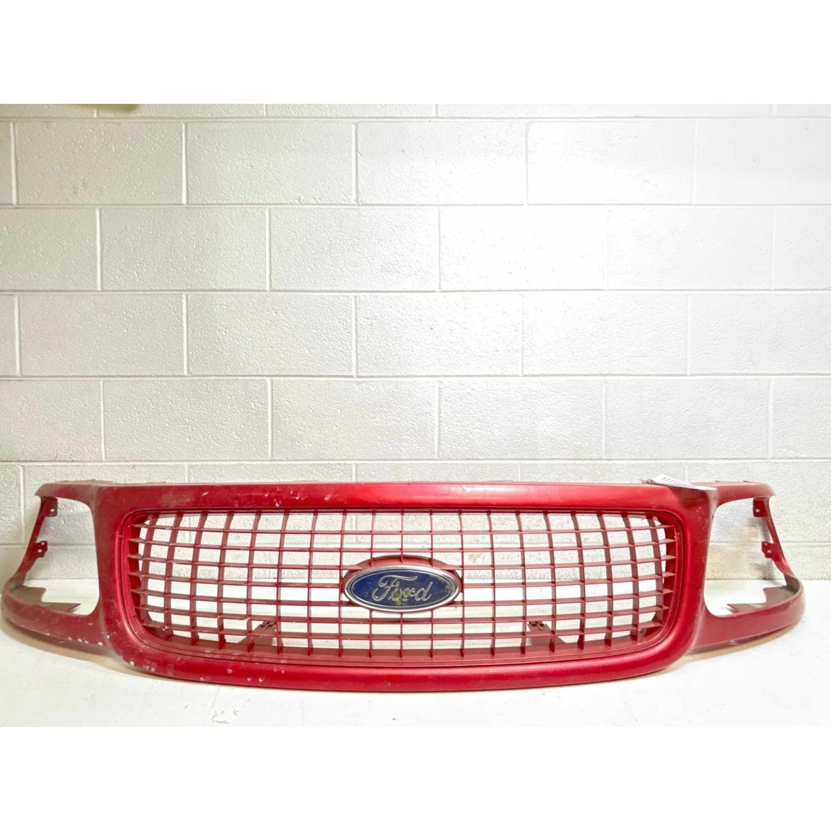Used Grille FORD PICKUP F150 99 00 01 02 03 04 for Any Imperfections - photo 1