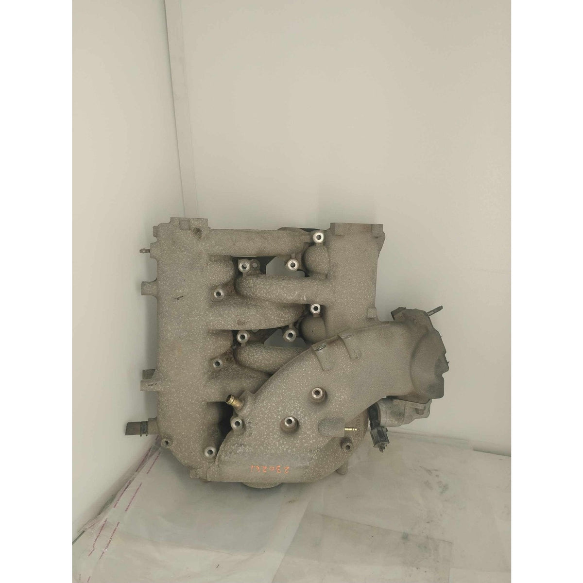 Used Intake Manifold FORD MUSTANG 01 02 03 04 - photo 1