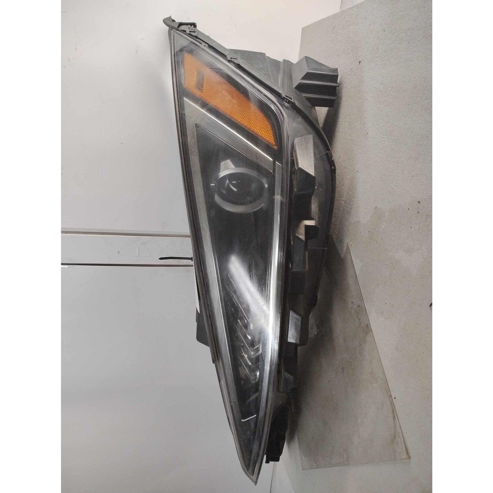 Headlamp Assembly CADILLAC ATS Left 15 16 17 18 19 See Pics Below Imperfections
