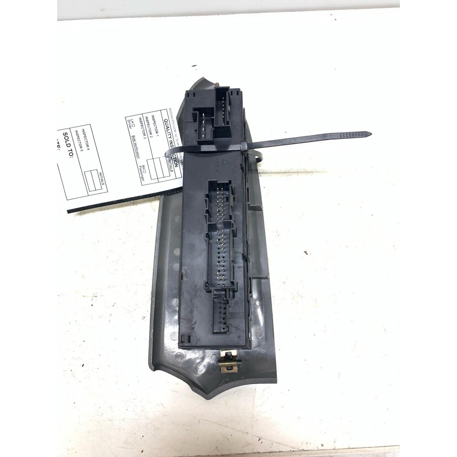 Door Switch Front TRAILBLAZER 02 03 04 See Pics for Imperfections