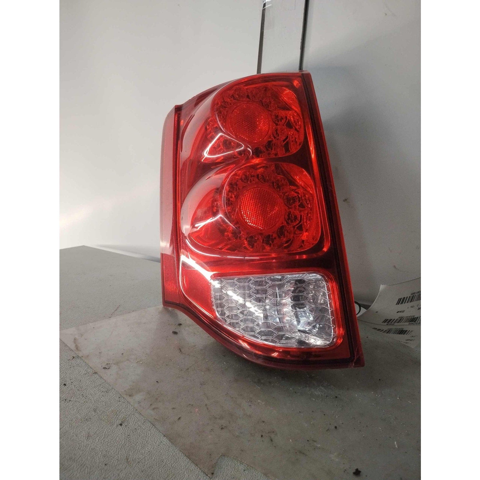 Tail Light Assembly DODGE CARAVAN Right 11-20 See Pics for Imperfections