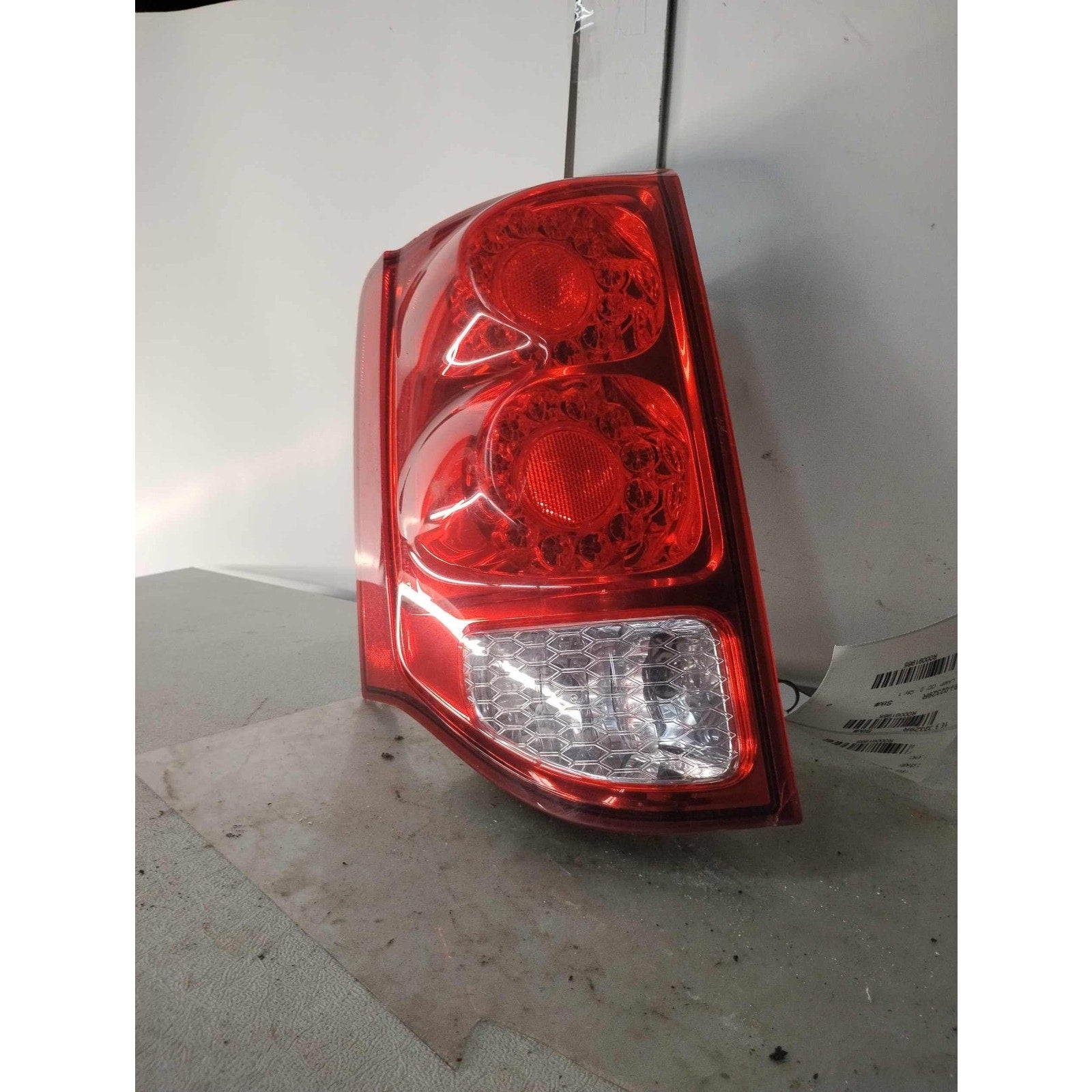 Tail Light Assembly DODGE CARAVAN Right 11-20 See Pics for Imperfections
