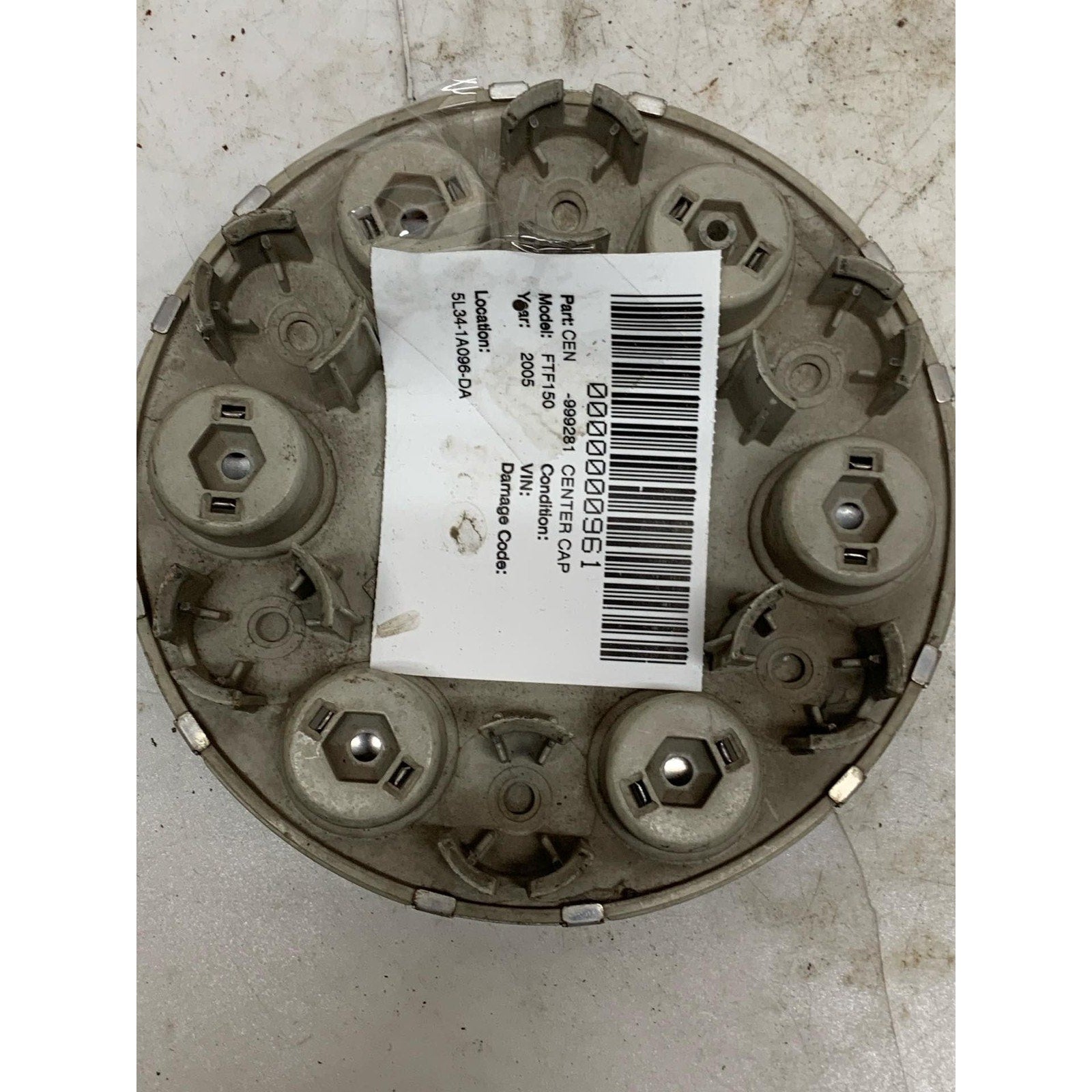 Center Cap FORD PICKUP F150 05 See Pics for Imperfections