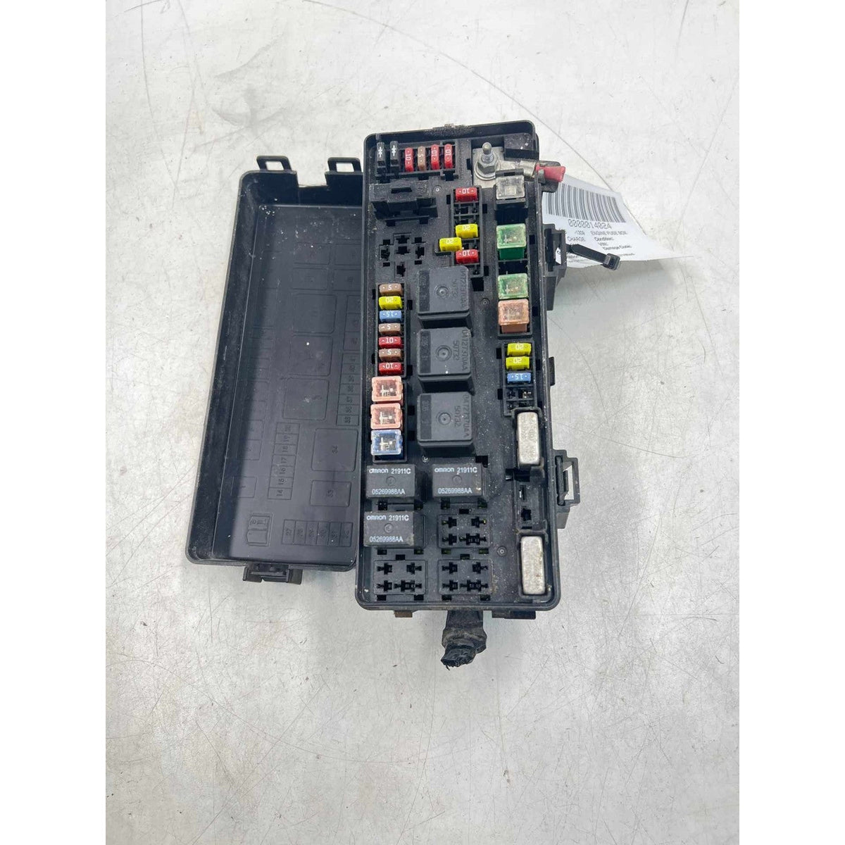 Engine Fuse Box DODGE CHARGER 06 07 See Pics