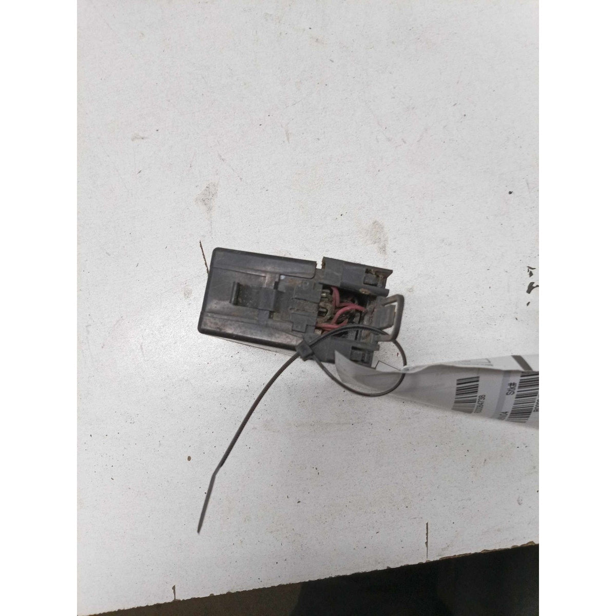 Used Engine Fuse Box CHEVY SILVERADO 2500 04 - photo 1