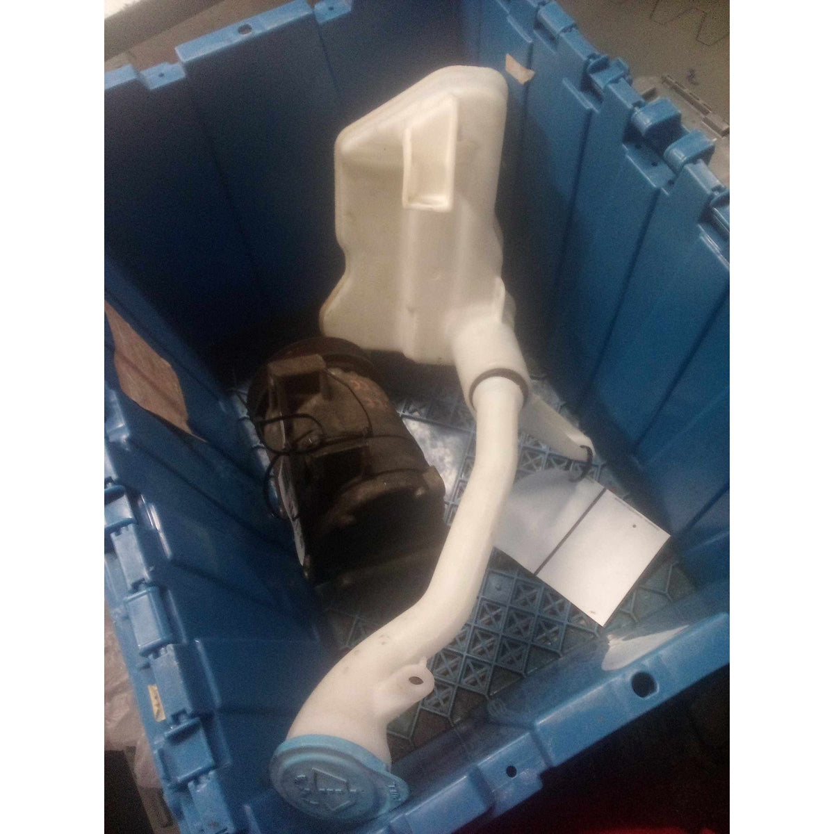 Used Washer Bottle KIA SPECTRA 04 05 - photo 1