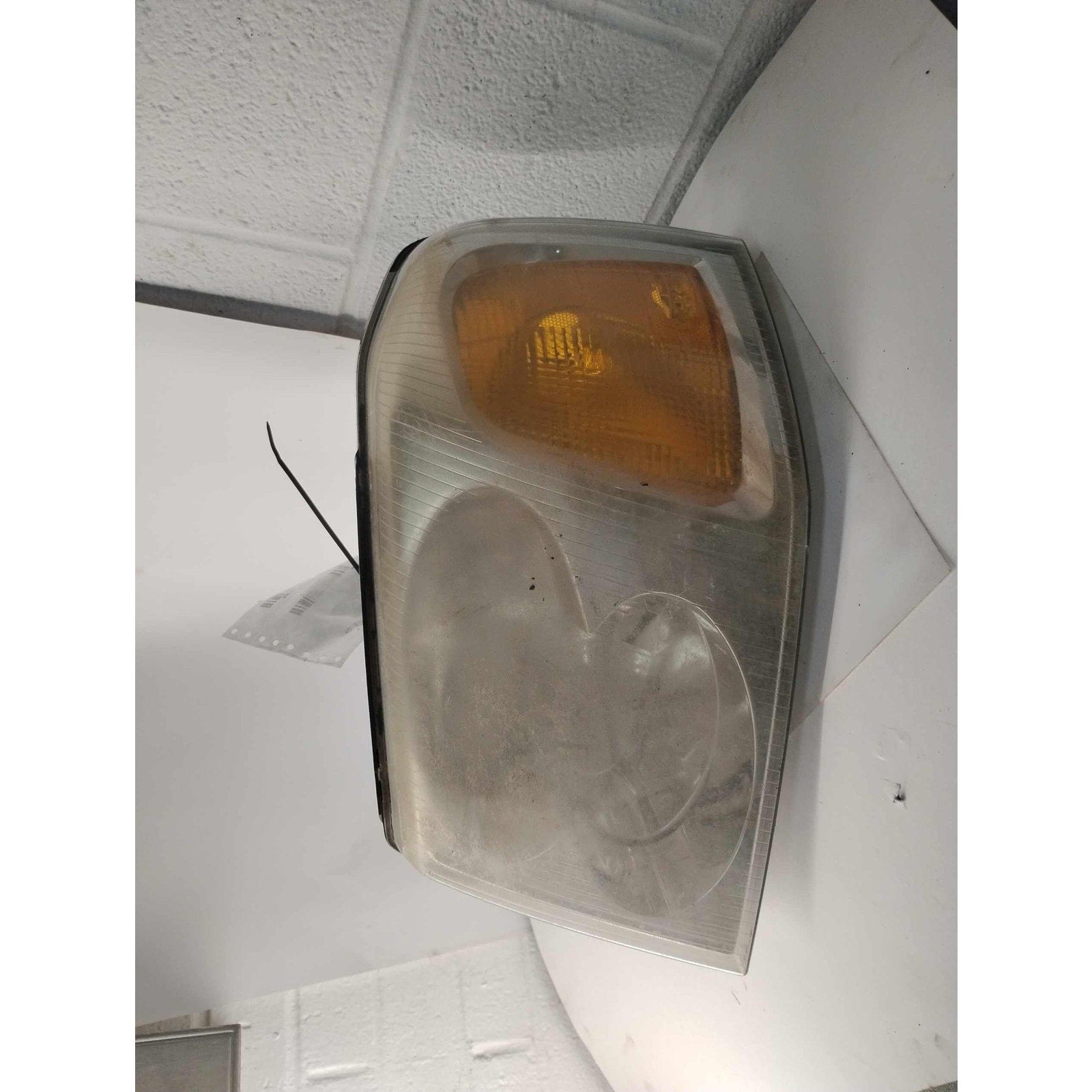 Headlamp Assembly GMC ENVOY Left Side 02-09 SEE PICS BELOW FOR IMPERFECTIONS