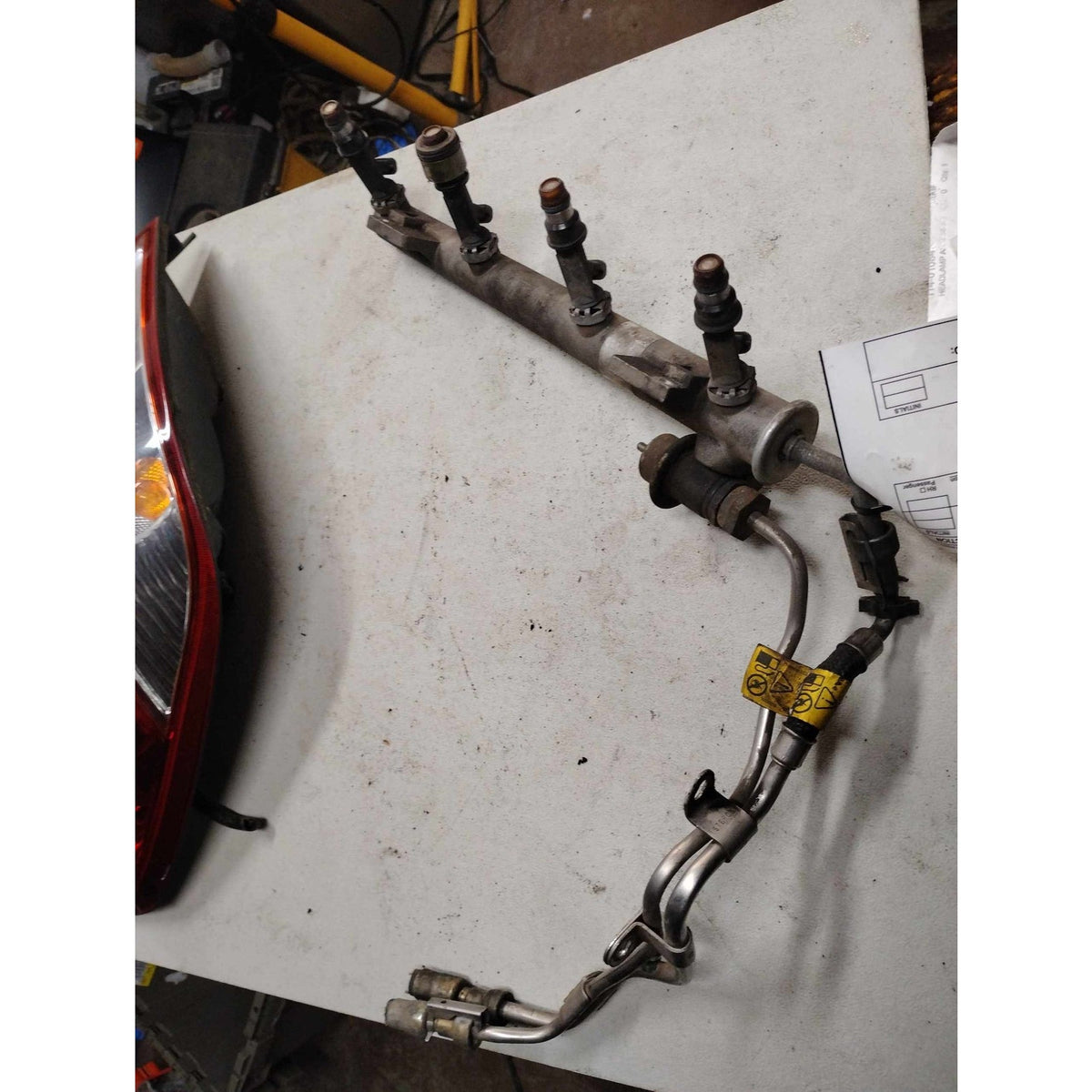 Used Misc Fuel Injection Parts CHEVY MALIBU 04 05 - photo 1