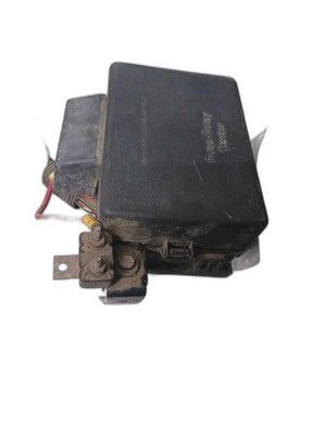 Engine Fuse Box GMC Yukon 2000-2002 Power Distribution Center