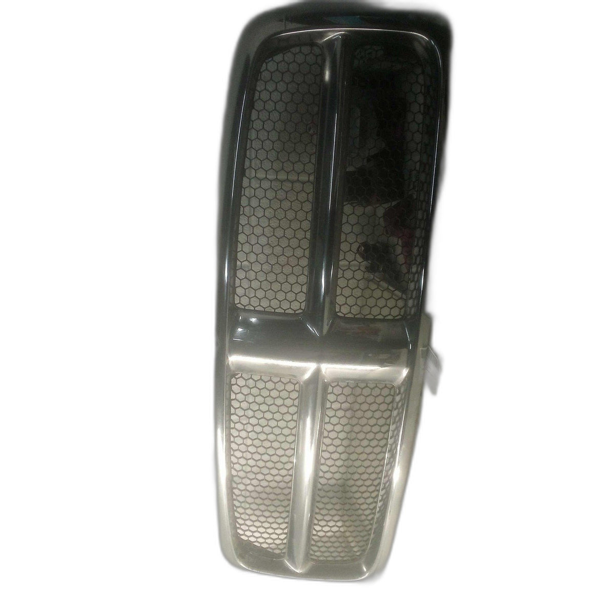 Grille DODGE PICKUP 1500 02 03 04 05 See Pics for Imperfections