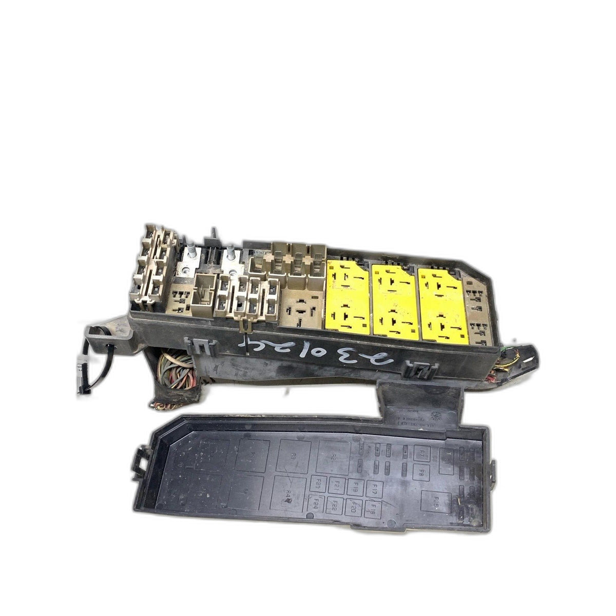 Engine Fuse Box FORD ESCAPE 2004
