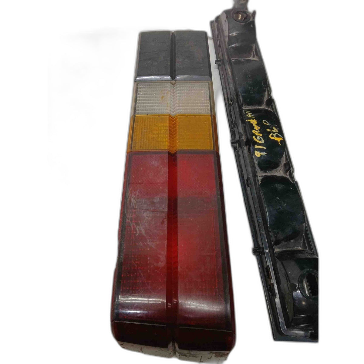 Tail Light Assembly FORD ESCORT Right 81 82 83 84 85 See Pics for Imperfections
