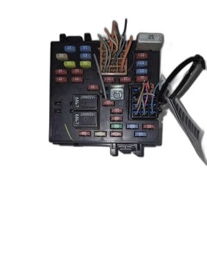 GM Engine Fuse Box - Cadillac Escalade 2003-2006