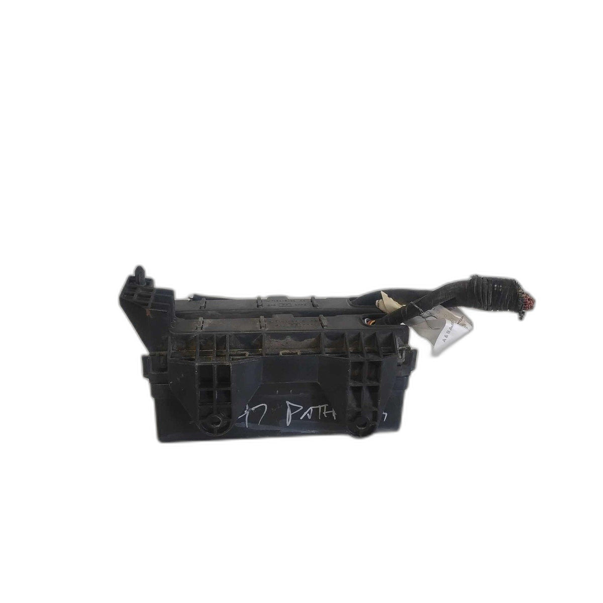Engine Fuse Box NISSAN PATHFINDER 97