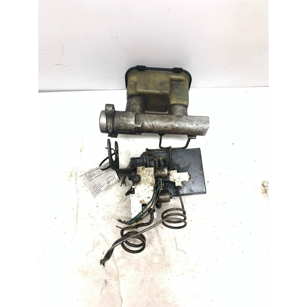Master Cylinder GMC YUKON 92 93 94