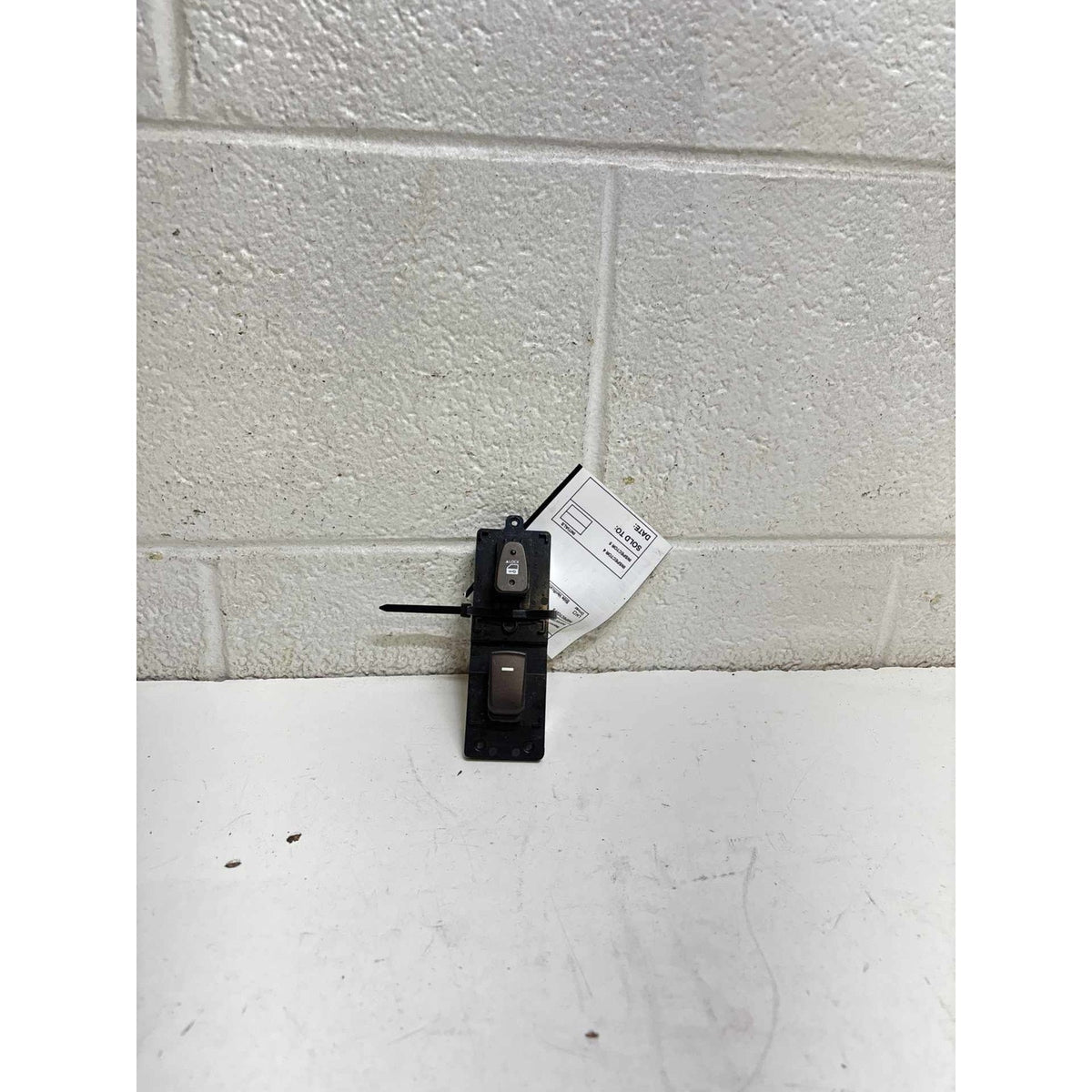 Used Door Switch Front HYUNDAI SONATA 10 - photo 1