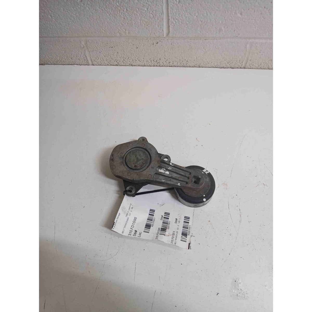 Used Engine Belt Tensioner FORD CROWN VICTORIA 95 - photo 1