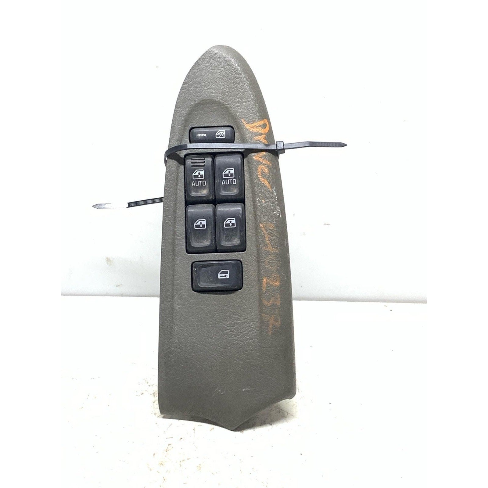 Door Switch Front TRAILBLAZER 02 03 04 See Pics for Imperfections