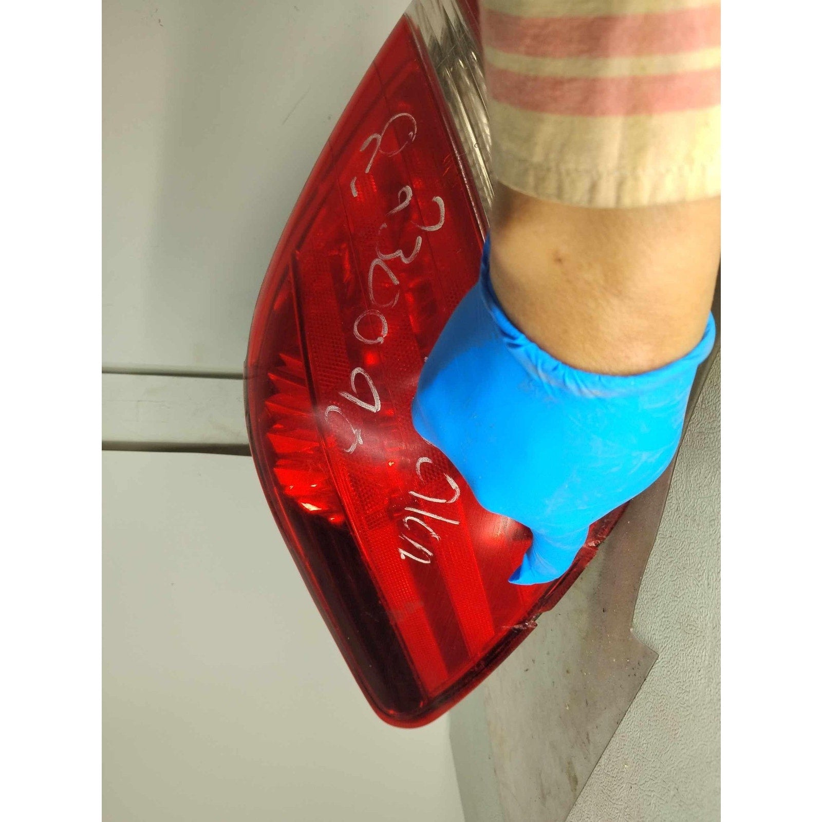 Tail Light Assembly TOYOTA AVALON Left 05 06 07 10 See Pics for Imperfections