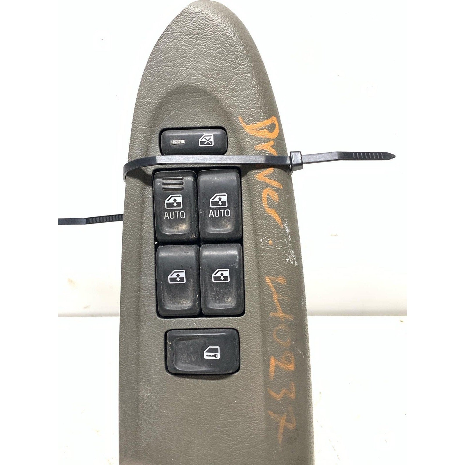 Door Switch Front TRAILBLAZER 02 03 04 See Pics for Imperfections