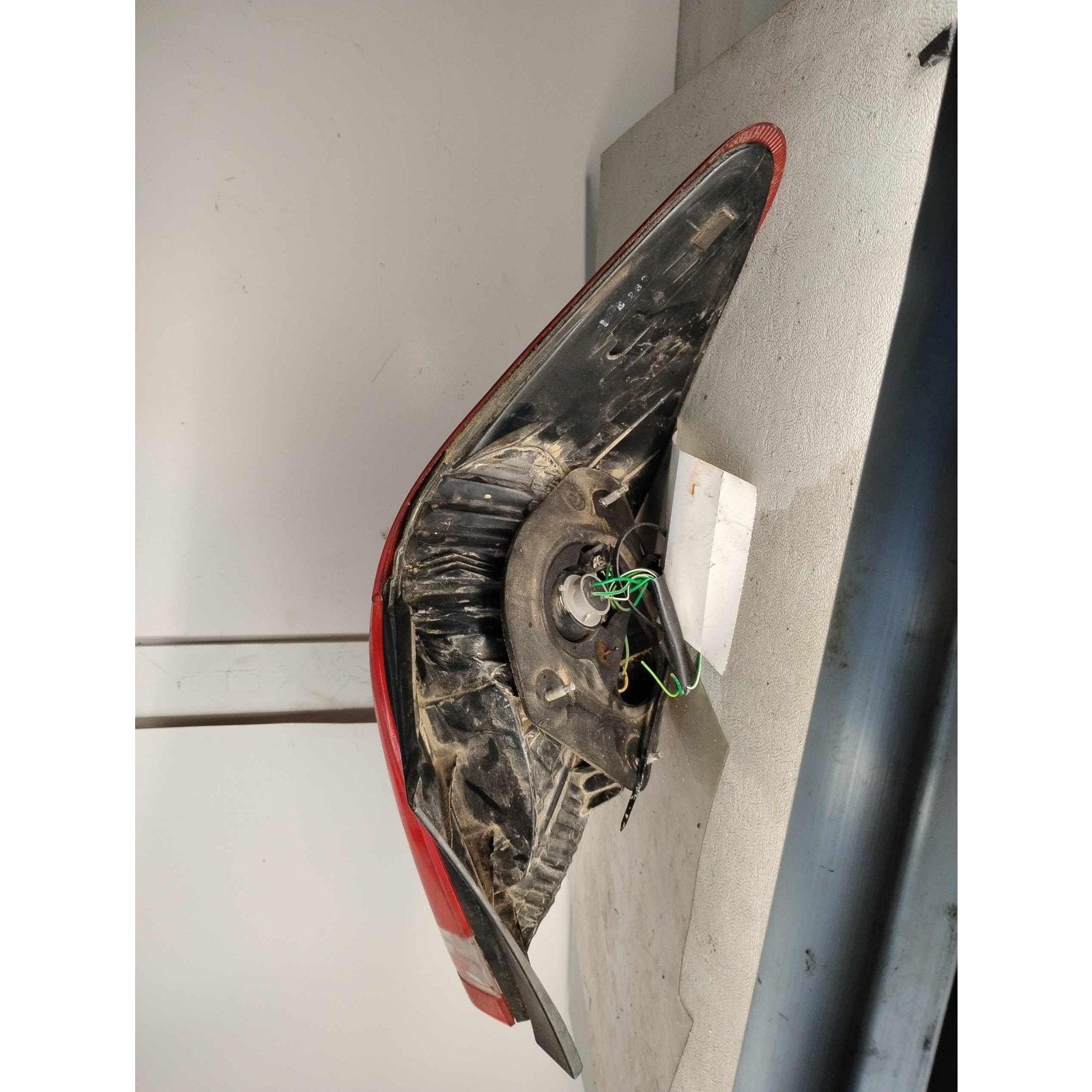 Tail Light Assembly TOYOTA AVALON Left 05 06 07 10 See Pics for Imperfections