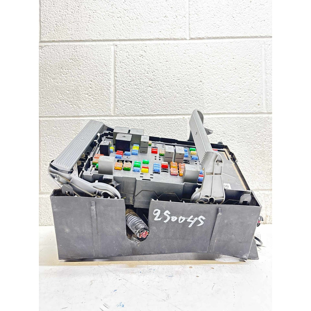 Engine Fuse Box CHEVY TAHOE 10 11 12 13 14 See Pics for Any Imperfections
