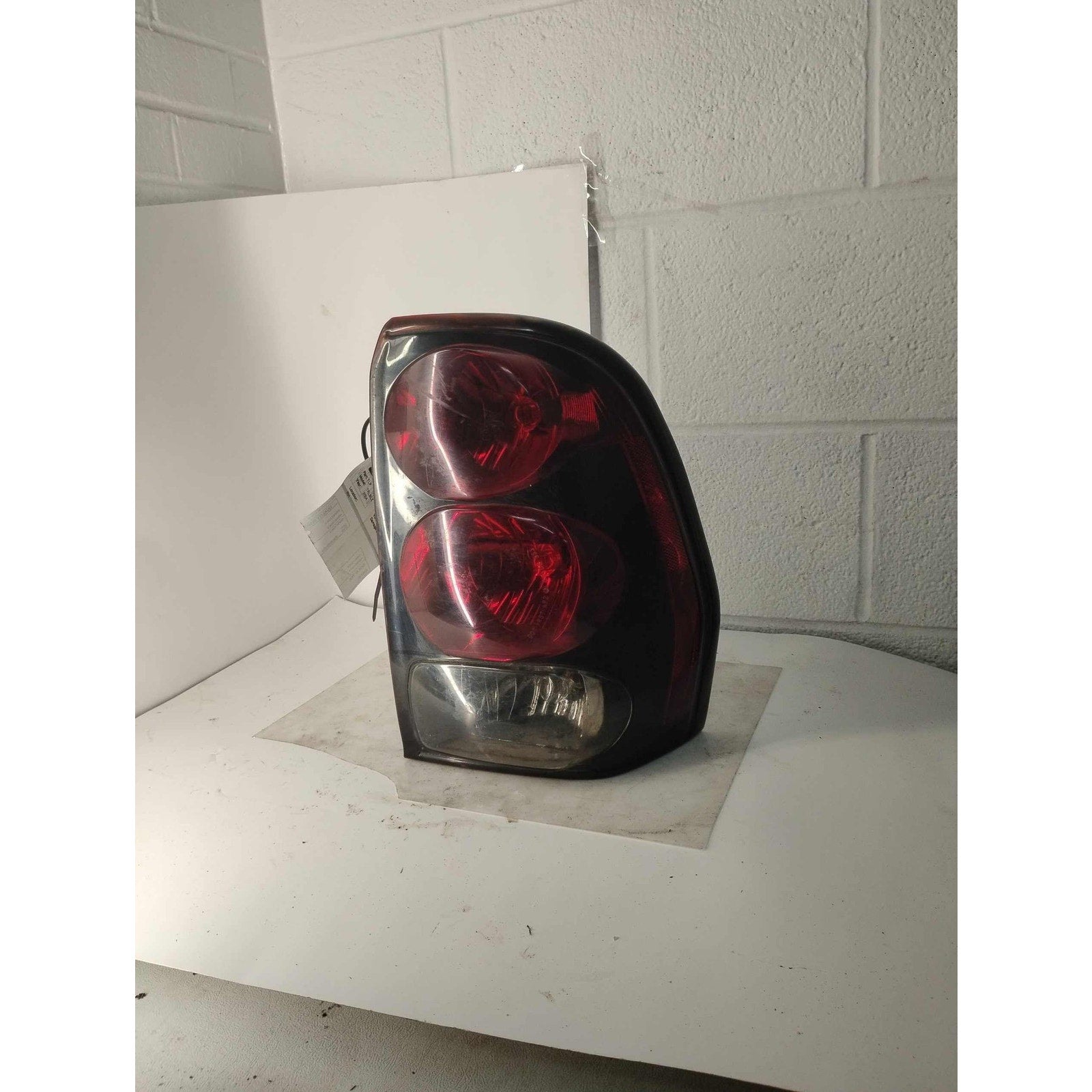 Tail Light Assembly TRAILBLAZER Right 02-09 See Pics for Imperfections