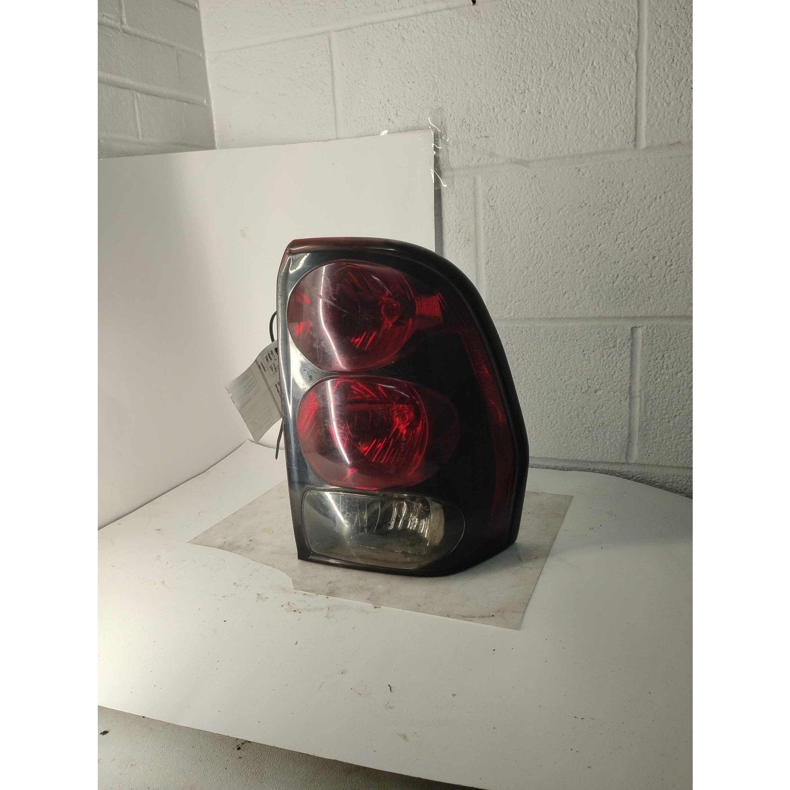 Tail Light Assembly TRAILBLAZER Right 02-09 See Pics for Imperfections